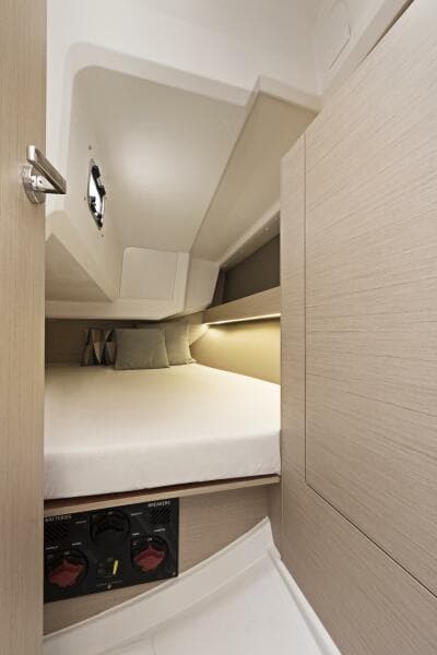 2027 Beneteau Oceanis 30.1