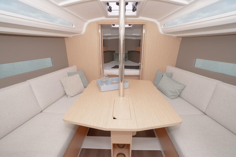 2027 Beneteau Oceanis 30.1