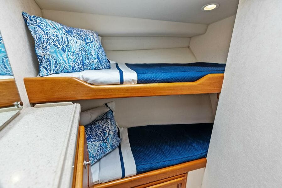 2006 Cabo 45 Express