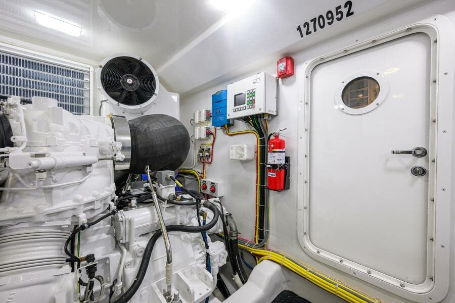 Viking  92 SPECULATOR - Engine Room