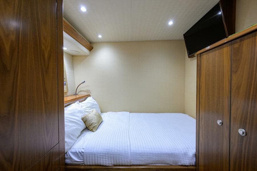 Viking  92 SPECULATOR - Guest Stateroom Midship Port