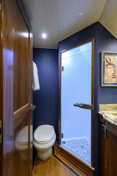 Viking  92 SPECULATOR - Guest Stateroom Midship Port Ensuite Head