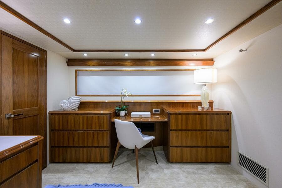 Viking  92 SPECULATOR - Master Stateroom