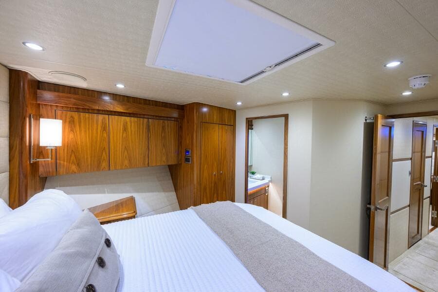 Viking  92 SPECULATOR - VIP Guest Stateroom