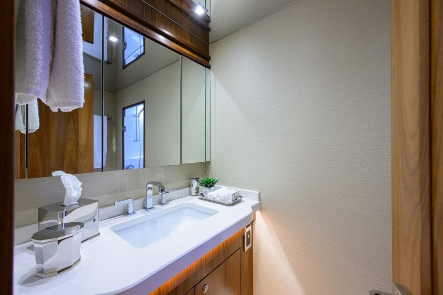 Viking  92 SPECULATOR - VIP Guest Stateroom Ensuite Head