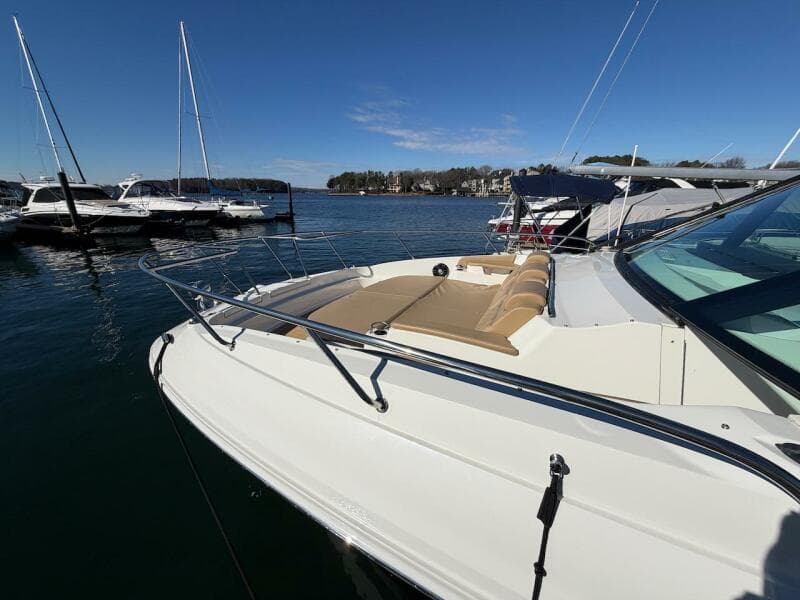 2023 Sea Ray 320 Sundancer Outboard