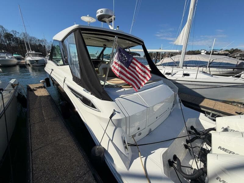 2023 Sea Ray 320 Sundancer Outboard