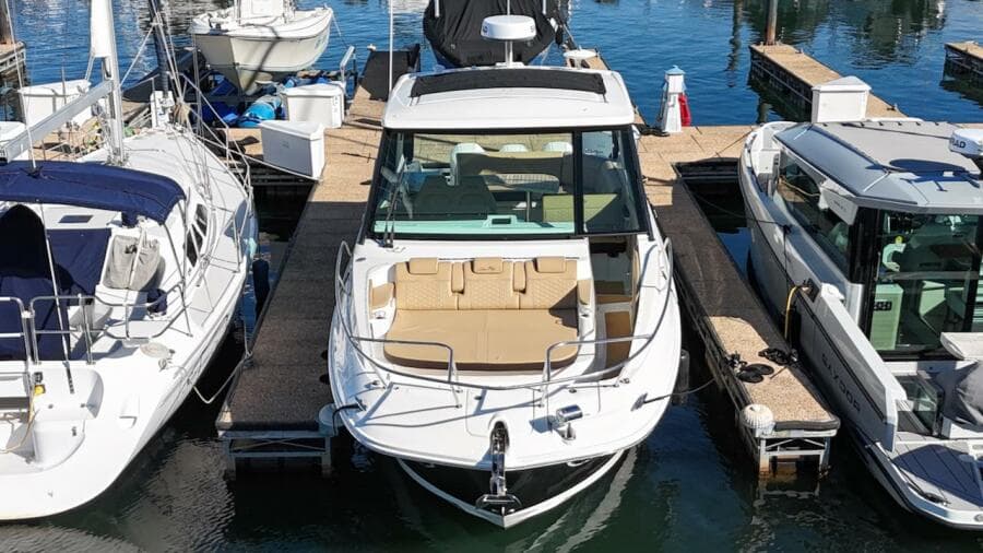 2023 Sea Ray 320 Sundancer Outboard