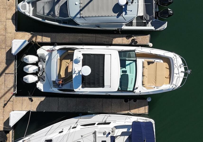 2023 Sea Ray 320 Sundancer Outboard