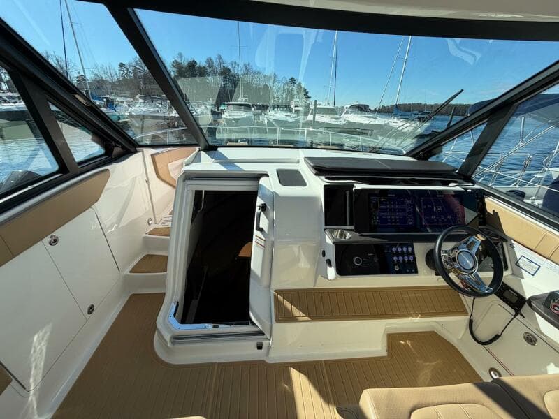 2023 Sea Ray 320 Sundancer Outboard