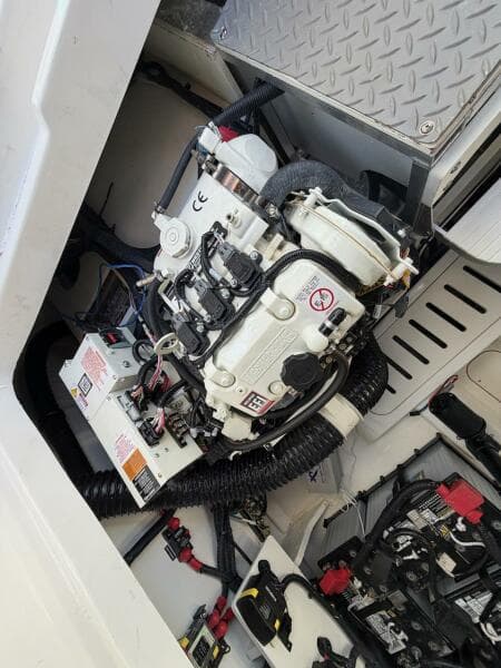2023 Sea Ray 320 Sundancer Outboard