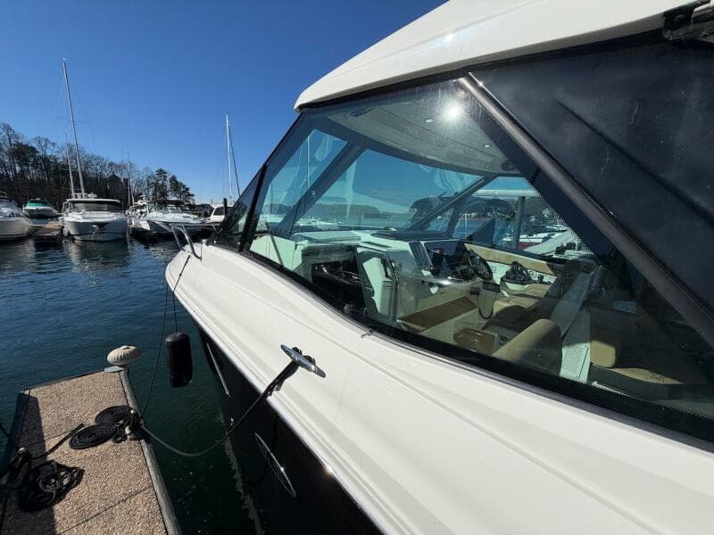 2023 Sea Ray 320 Sundancer Outboard
