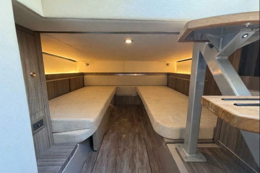 2023 Sea Ray 320 Sundancer Outboard