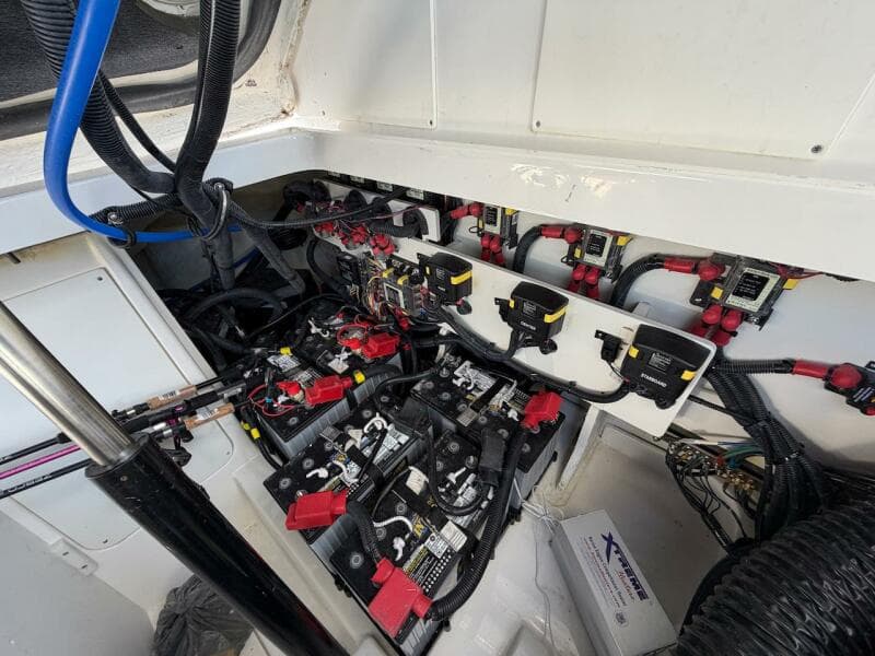 2023 Sea Ray 320 Sundancer Outboard