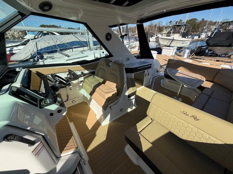 2023 Sea Ray 320 Sundancer Outboard