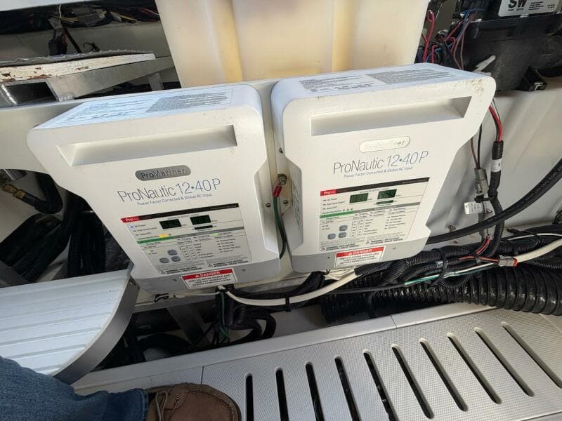 2023 Sea Ray 320 Sundancer Outboard
