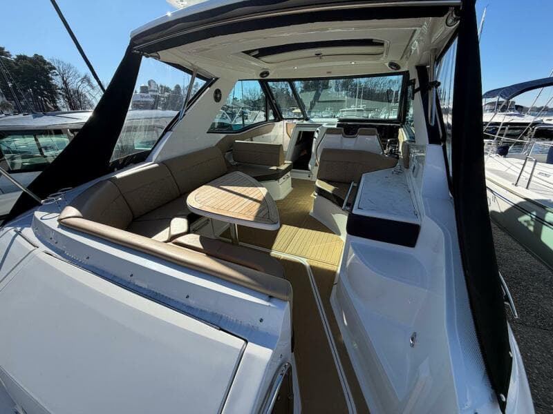 2023 Sea Ray 320 Sundancer Outboard