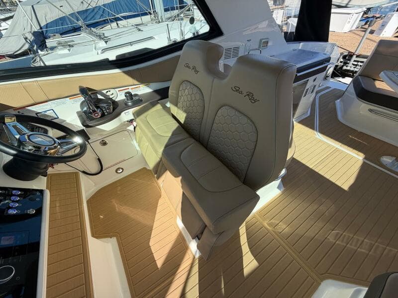 2023 Sea Ray 320 Sundancer Outboard