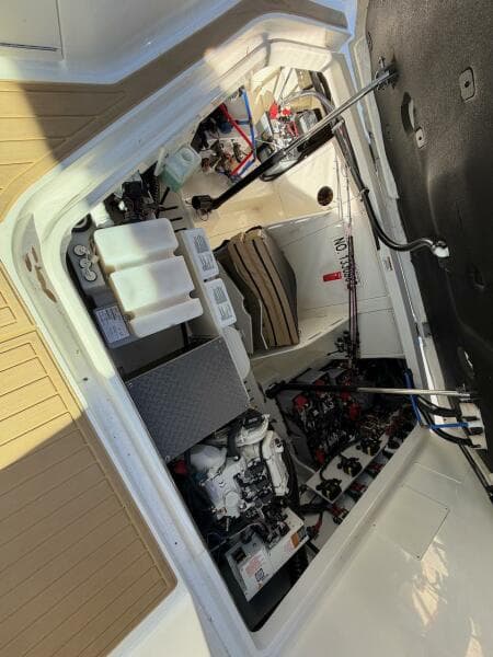 2023 Sea Ray 320 Sundancer Outboard