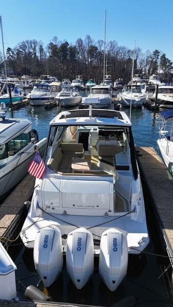 2023 Sea Ray 320 Sundancer Outboard