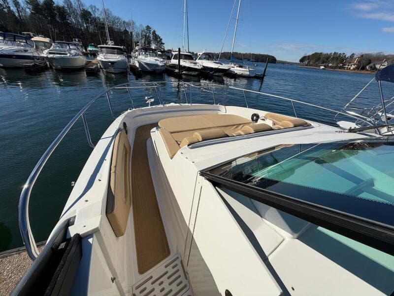 2023 Sea Ray 320 Sundancer Outboard