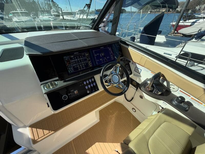 2023 Sea Ray 320 Sundancer Outboard