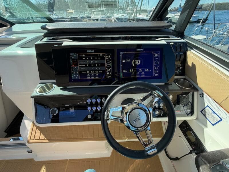 2023 Sea Ray 320 Sundancer Outboard