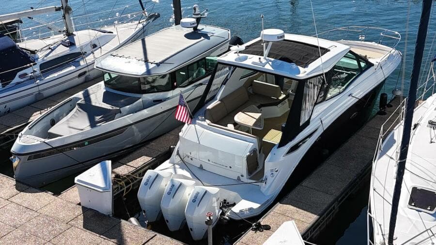 2023 Sea Ray 320 Sundancer Outboard