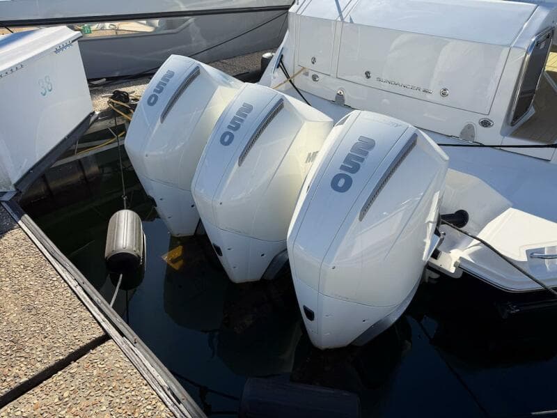 2023 Sea Ray 320 Sundancer Outboard