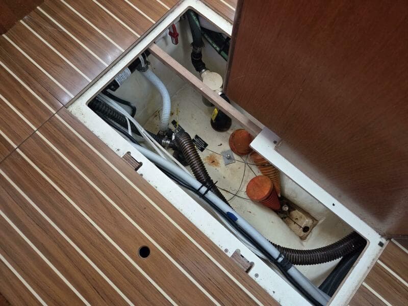 Clean, dry bilge