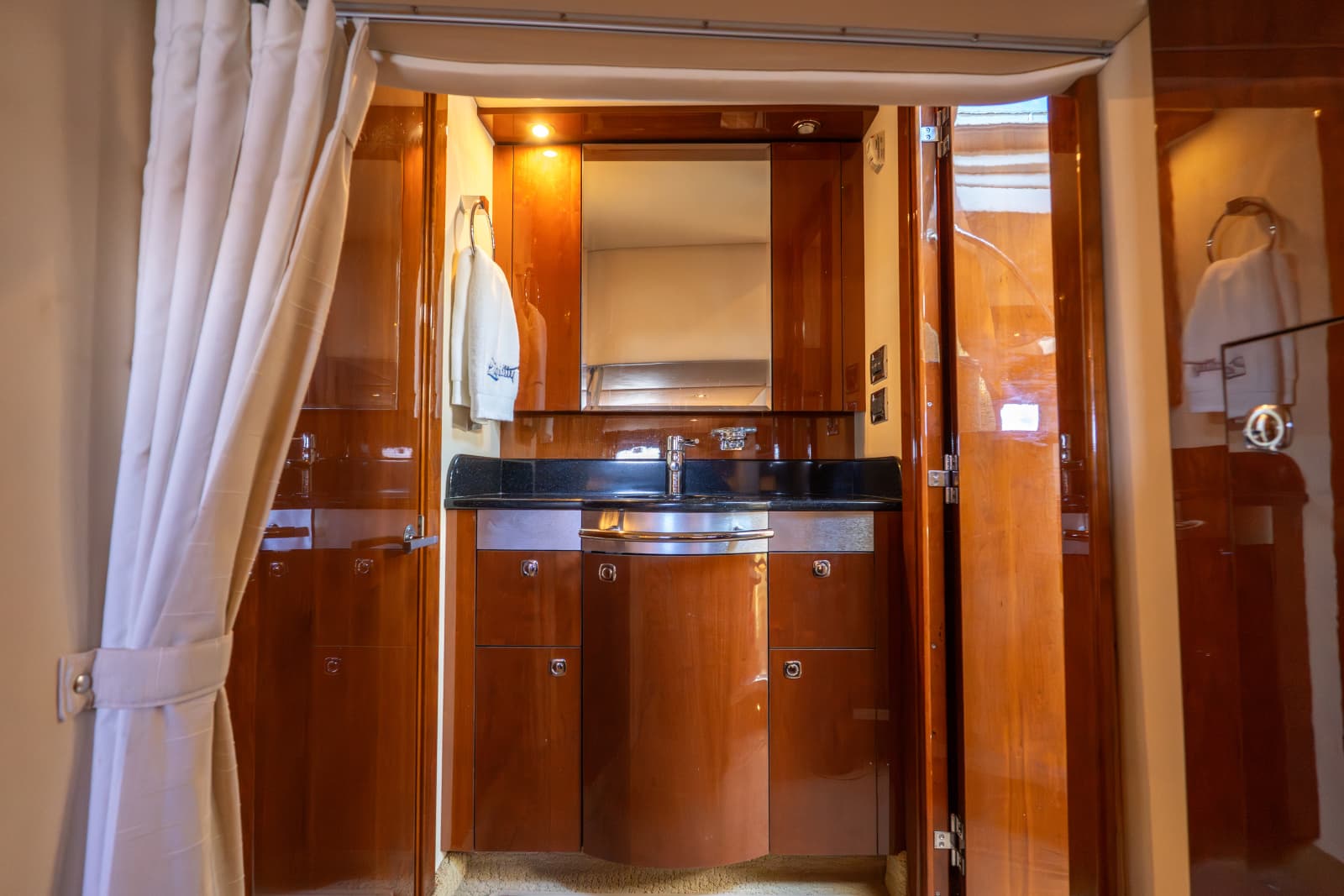 2010 Sea Ray 50 SUNDANCER