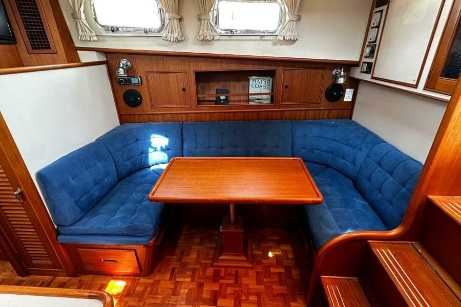 1995 Grand Banks 38 Eastbay EX