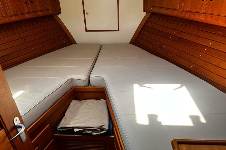 1995 Grand Banks 38 Eastbay EX