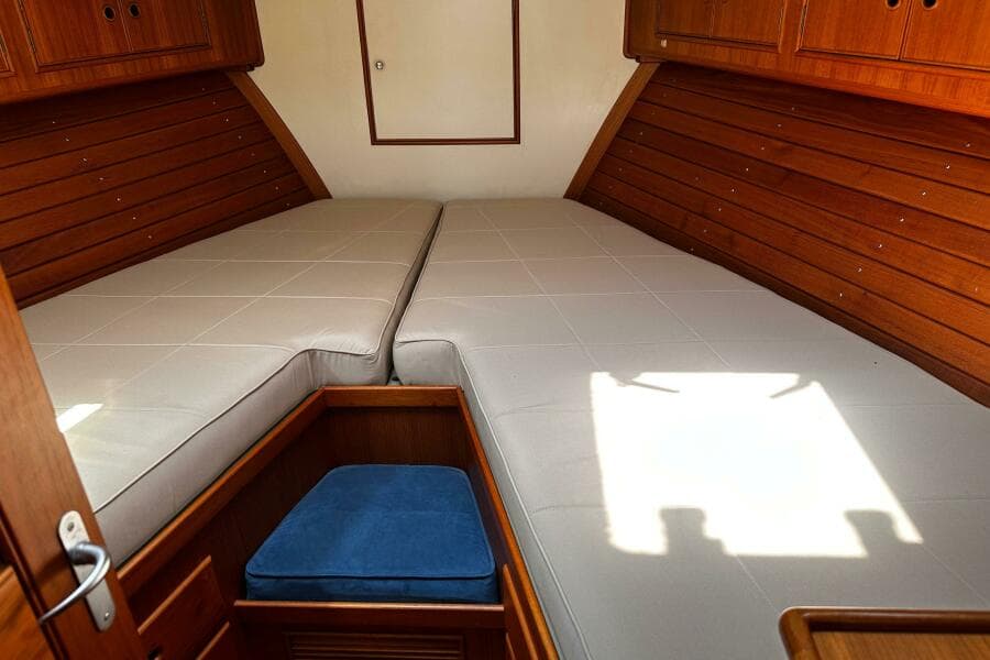 1995 Grand Banks 38 Eastbay EX
