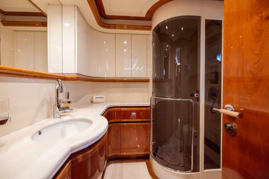 2001 Ferretti 94 Raised Pilothouse - Dreamchaser -Head