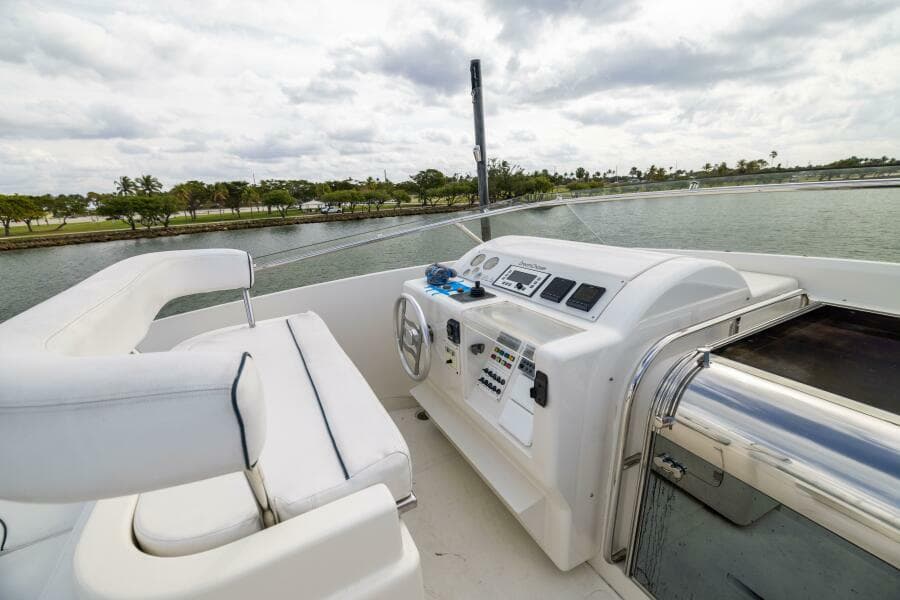 2001 Ferretti 94 Raised Pilothouse - Dreamchaser -Flybridge