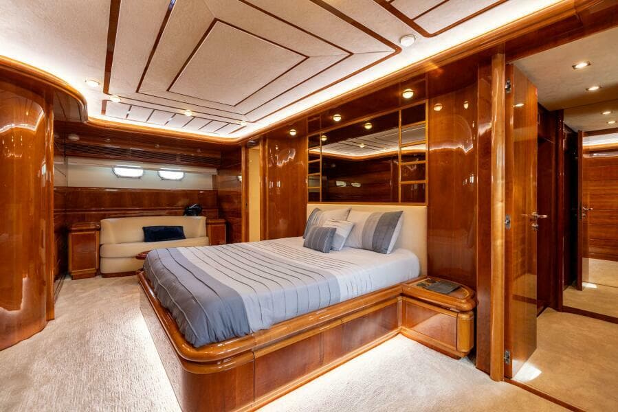 2001 Ferretti 94 Raised Pilothouse - Dreamchaser -Master Stateroom