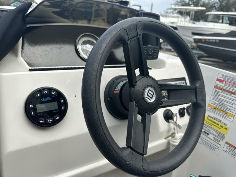 2023 Bayliner M17