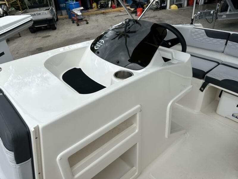 2023 Bayliner M17