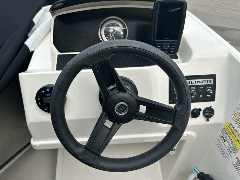 2023 Bayliner M17
