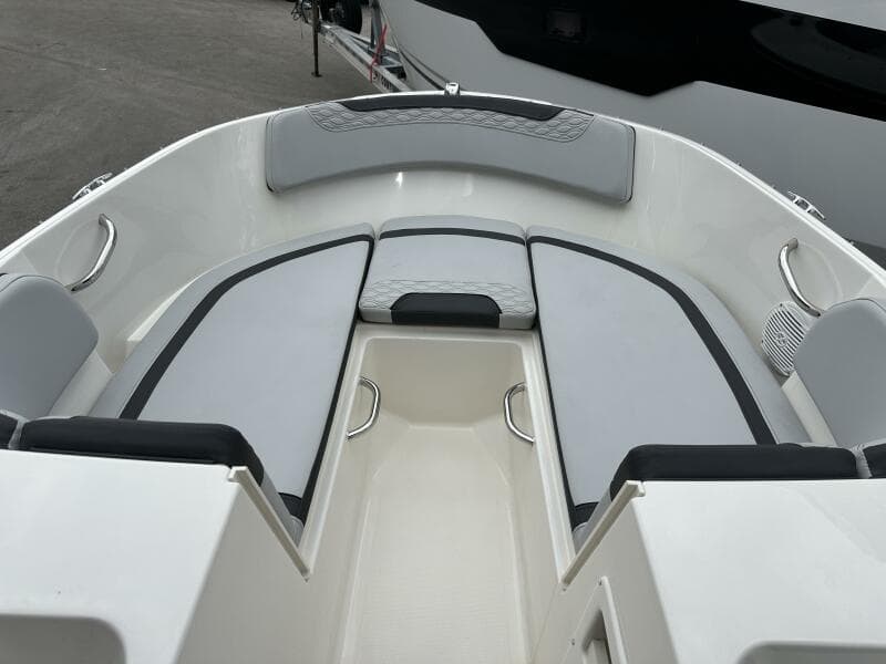 2023 Bayliner M17