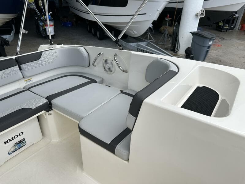 2023 Bayliner M17