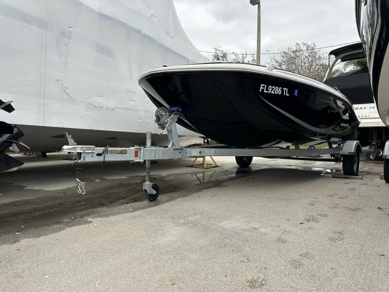 2023 Bayliner M17