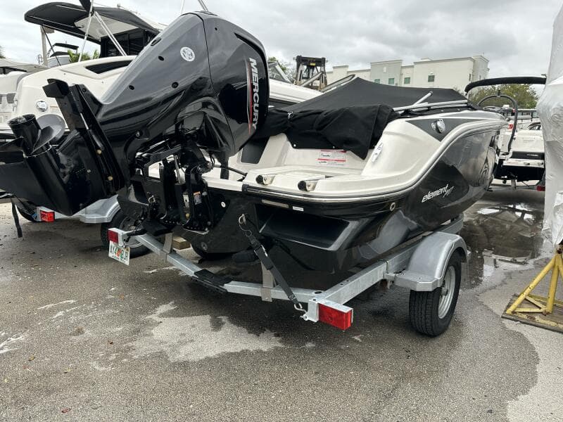2023 Bayliner M17