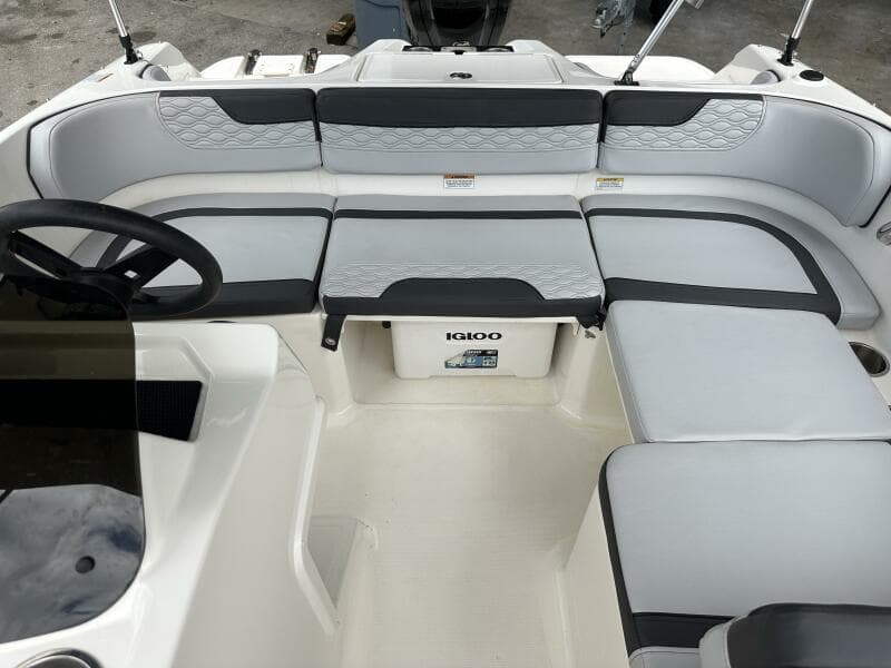2023 Bayliner M17