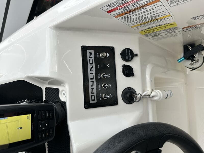2023 Bayliner M17