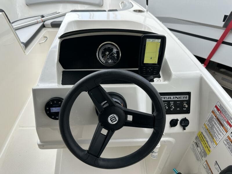2023 Bayliner M17