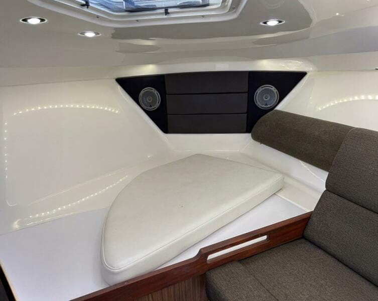 2017 Everglades 350 LX