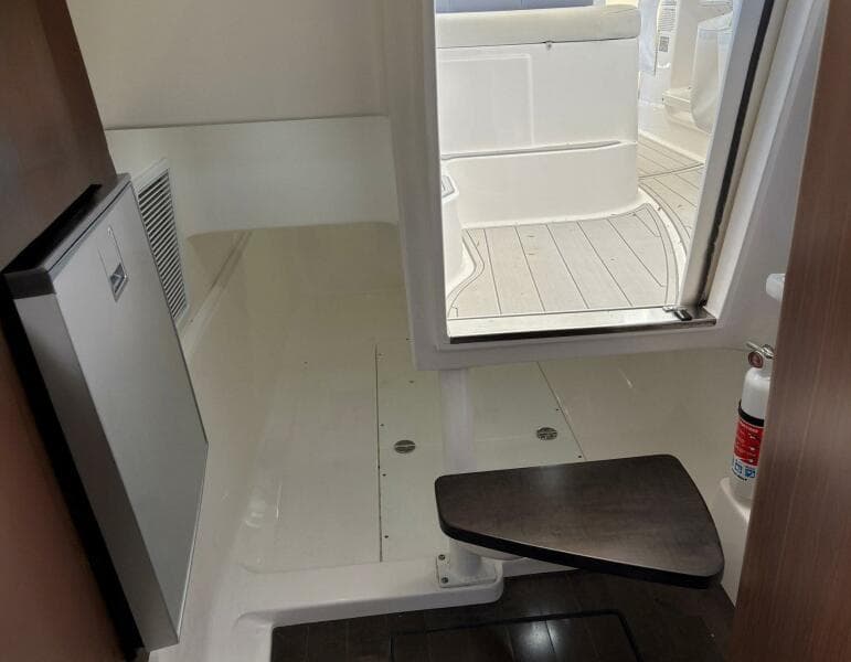 2017 Everglades 350 LX