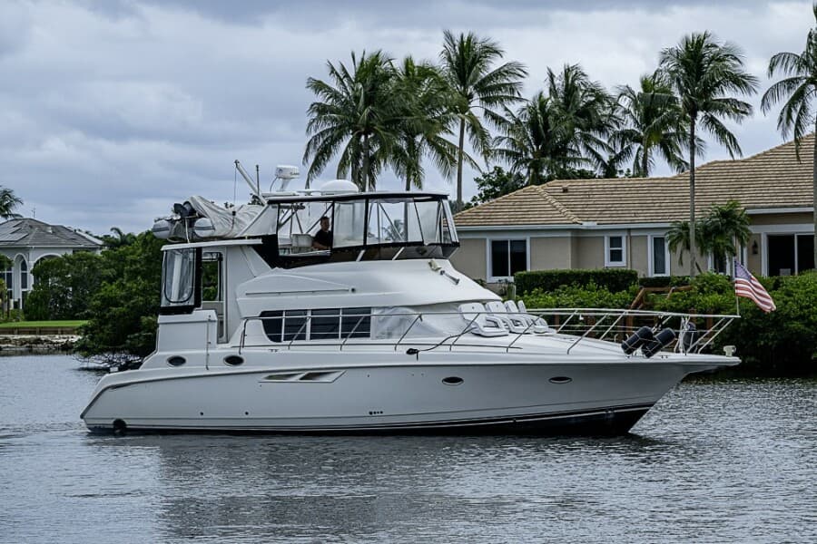 2000 Silverton 442 Cockpit Motoryacht